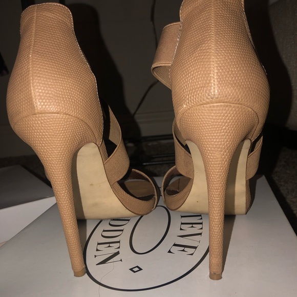 Steve Madden nude heals - Picture 2 of 3